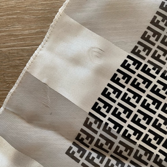 Fendi FF Vintage silk scarf! - Picture 4 of 10